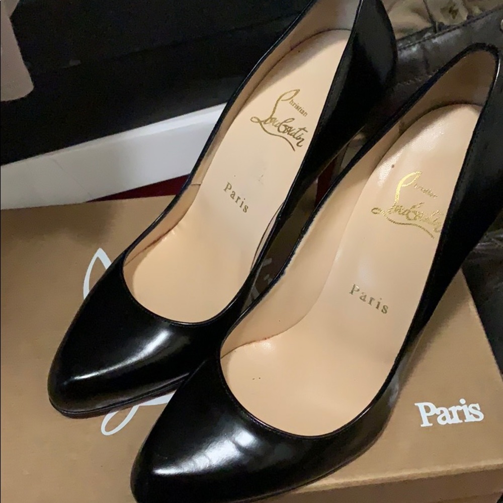 Pre owned red bottoms (one heel has a small mark)